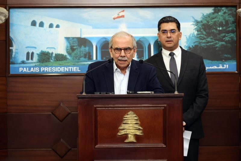 قرار غير مسبوق... الحكومة تحظر نشاط حزب الله العسكري!
