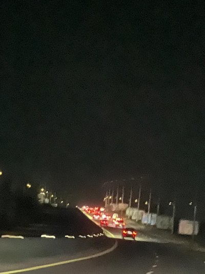 عائلات تهجر منازلها ليلاً… نزوح من الجنوب تحت وطأة الصواريخ (فيديو)