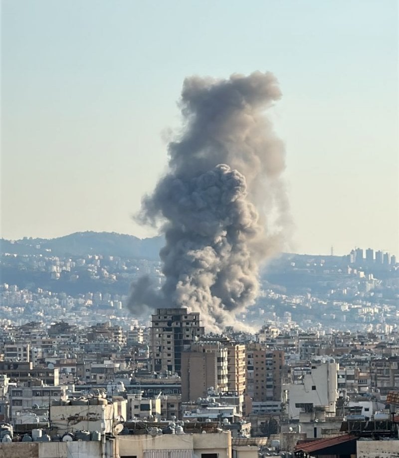 خلال البث المباشر... مشاهدٌ توثق لحظة القصف العنيف على الضاحية الجنوبية (فيديو)