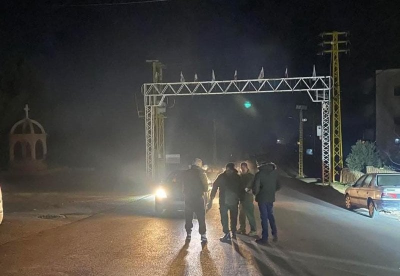 هل منعت "القوات اللبنانية" النازحين من المرور في دير الأحمر؟