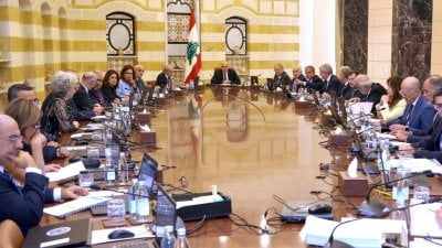 دعم ثلاثي للحكومة
