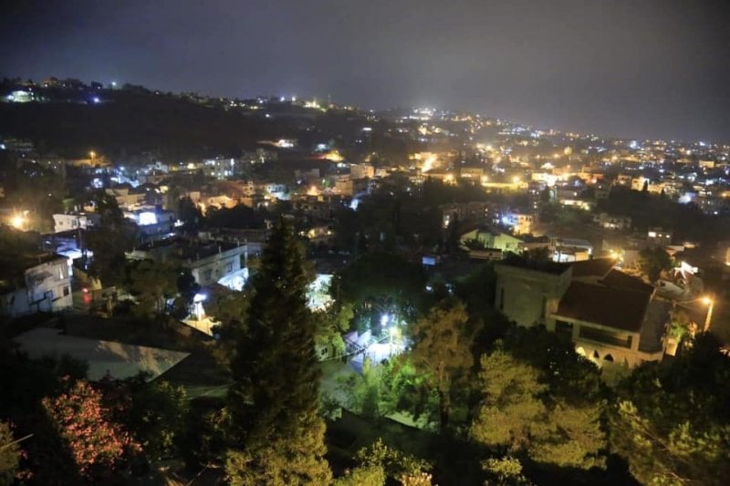 بعد مهلة الإخلاء… إسرائيل تستهدف المبنى المهدّد في حاروف (فيديو)