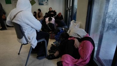 مع اتساع حركة النزوح… الحكومة تعلن المراكز القادرة على الاستيعاب (صور)