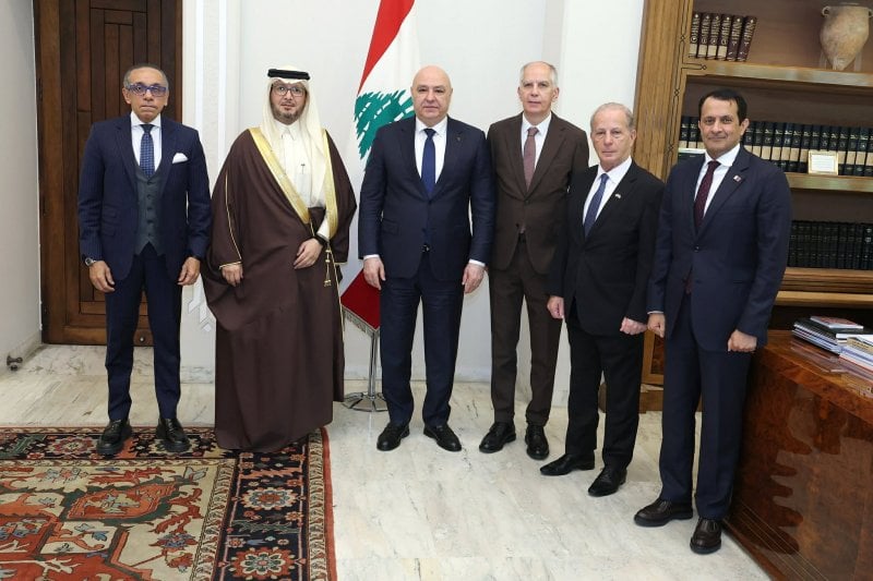 عون يحشد “الخماسية” خلف قرار حظر حزب الله... والسفير المصري: لا جدوى من الحلول العسكرية