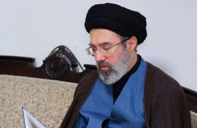 بعد استهداف مجلس الخبراء… أنباء عن اختيار مجتبى خامنئي مرشداً أعلى