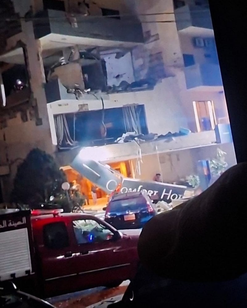 إصابة خطيرة وتساؤلات... تفاصيل الساعات الأولى لما حصل في "Comfort Hotel"
