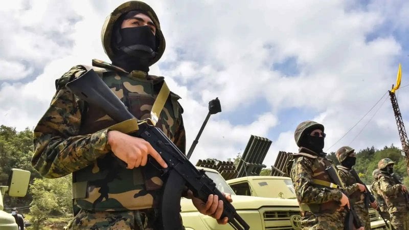 "صلية صاروخية واستهداف دبابات"… حزب الله يكشف تفاصيل عملياته جنوبًا