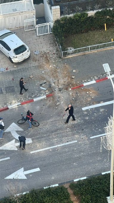 صواريخ تهزّ العمق الإسرائيلي… وتهديد إيراني بفتح 