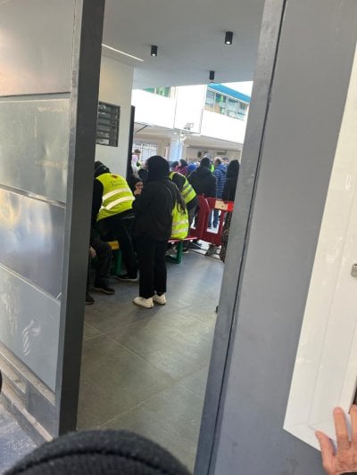 غارات بلا إنذار ونزوح بلا حقائب.. مدارس بيروت امتلأت
