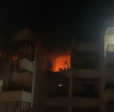 الضربات تتوسع في جبل لبنان… غارة على شقة سكنية في السعديات (فيديو)