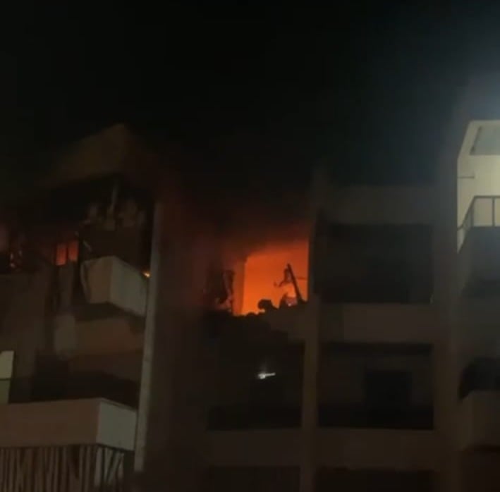 الضربات تتوسع في جبل لبنان… غارة على شقة سكنية في السعديات (فيديو)