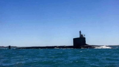 تصعيد بحري خطير… غواصة أميركية تضرب سفينة إيرانية قرب سريلانكا