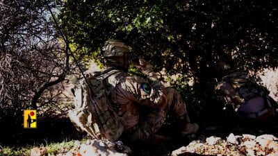 بمسيّرات وصواريخ... 