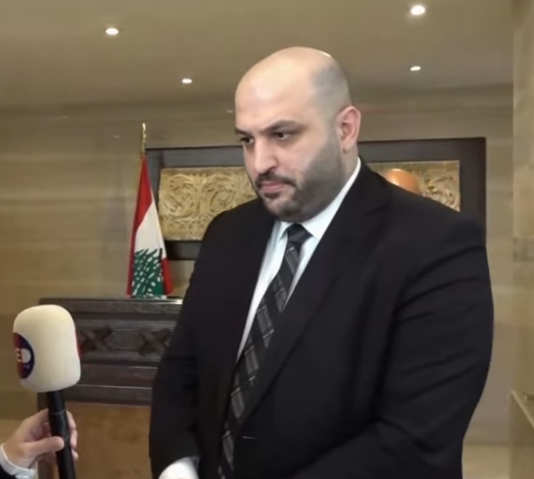 "الخطط مستمرة لحماية القطاع الصحي"…  هذا ما كشفه وزير الصحة لـ"RED TV" عن آخر الإجراءات!