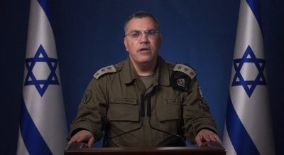 تحذير إسرائيلي للبنانيين… أدرعي يطلب سحب الأموال من 