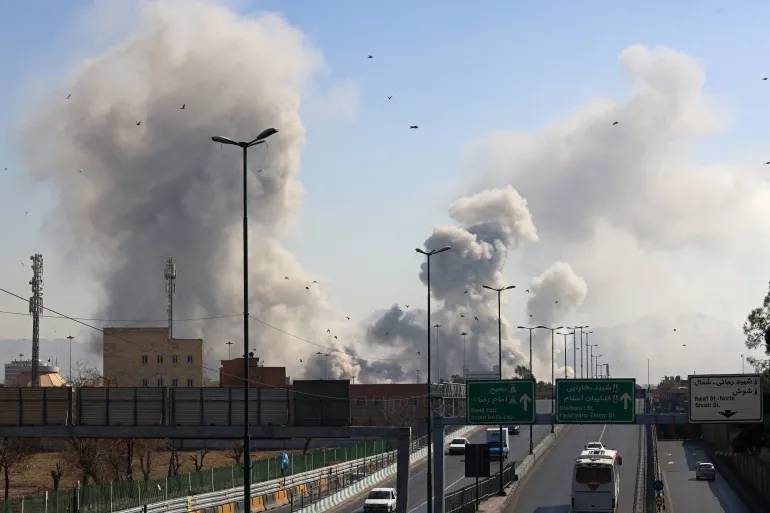 بالفيديو... إسرائيل تعلن ضرب 400 هدف في غرب إيران