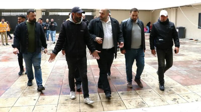 جولة ميدانية بين النازحين… وزير الصحة يكشف خطة ربط مراكز الإيواء بالرعاية الصحية