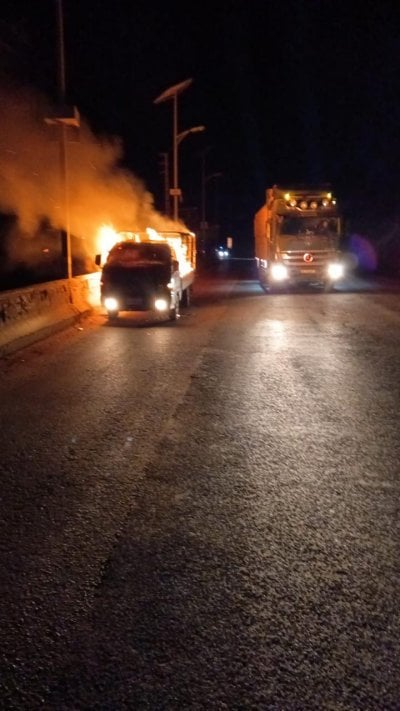 حادث مفاجئ على طريق ضهر البيدر… النيران تلتهم 