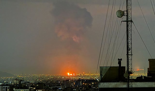 ضرب خزانات الوقود في طهران… إسرائيل تبدأ "مرحلة جديدة" من الحرب
