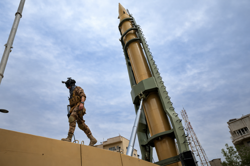 "قدر" و"عماد" و"خيبر شكن"... إيران تطلق صواريخ برؤوس حربية بين 700 كيلوغرام وطن