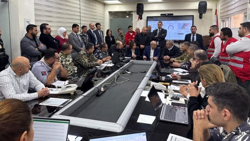 وحدة إدارة الكوارث تعلن أرقام النزوح وتوزّع عناوين مراكز الإيواء