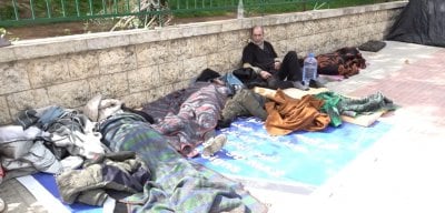 أنقذوا النازحين… مراكز الإيواء مكتظة والأمراض تتفشى!
