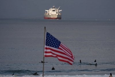 قفزة صادمة في أسعار النفط... البرميل يتخطى 100 دولار لأول مرة منذ سنوات