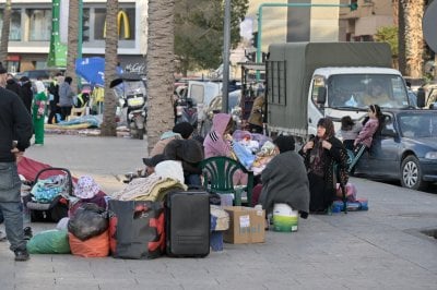 حرب بلا أفق… والنزوح يضغط على الداخل 