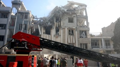 رسائل متناقضة وضربات عسكرية… من يحدد نهاية الحرب مع إيران؟