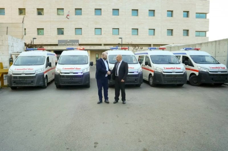 هبة عراقية للدفاع المدني… خريش يتسلّم 5 سيارات إسعاف (صور)