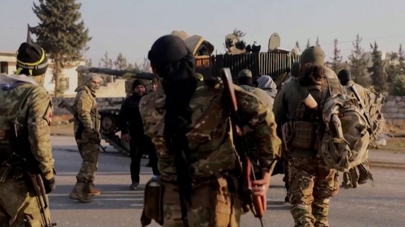 حشود عسكرية سورية ضخمة قرب لبنان – بركان الغضب يتحرك على فالق حدود الحزب.. معركة كبرى الى الانفجار؟
