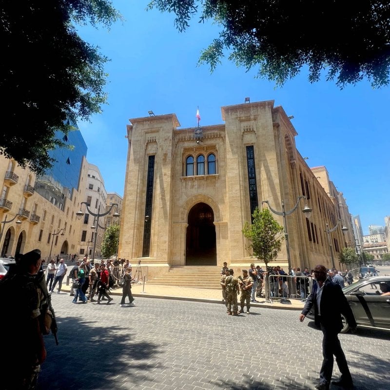 البرلمان يُمدِّد لنفسه والبلد متروك للحرب
