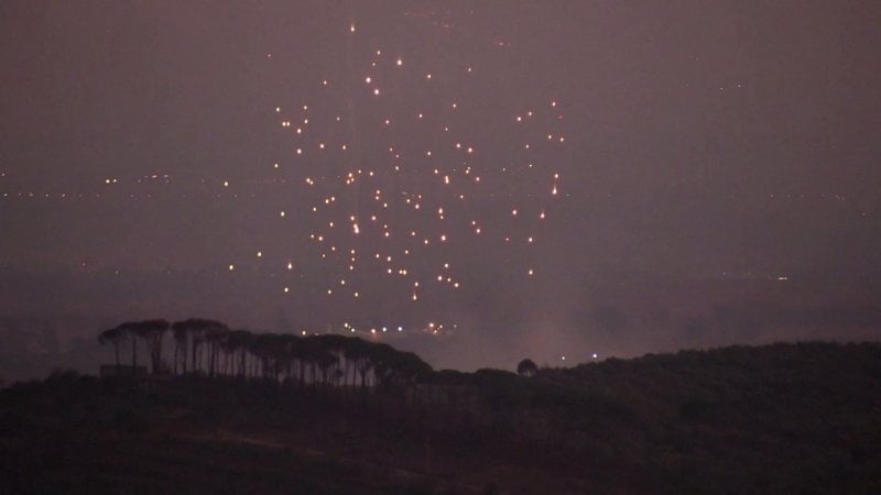 سلاح اسرائيلي خطير يدخل الحرب في لبنان- معركة الصواريخ الحارقة بدأت..نداء عاجل: اتبعوا هذه التعليمات