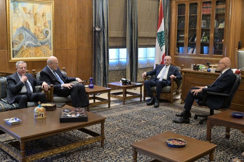 من عين التينة... رؤساء الحكومات السابقون يساندون مبادرة عون!