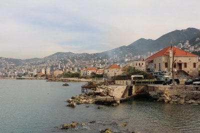 بعد حالة الذعر في جونية… البلدية توضح ما جرى قرب فندق Holiday Suites