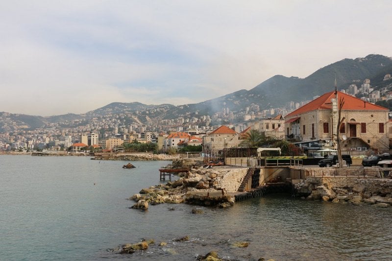 بعد حالة الذعر في جونية… البلدية توضح ما جرى قرب فندق Holiday Suites