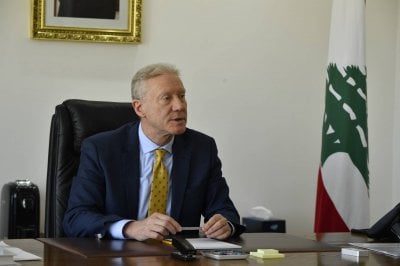 رجي يفتح النار على المواقف الإيرانية… استدعاء ممثل السفارة في بيروت