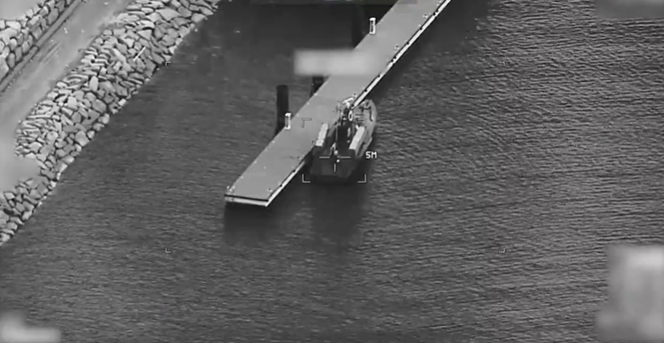 بعد تهديده بشأن مضيق هرمز… ترامب يعلن تدمير زوارق وسفن إيرانية (فيديو)