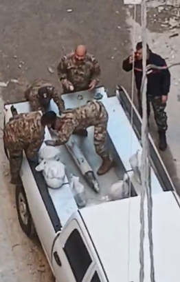 بعد غارة الفجر في عائشة بكار… الجيش اللبناني ينقل صاروخاً لم ينفجر (فيديو)