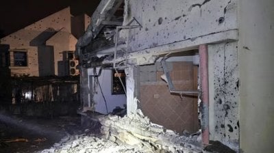 صاروخ من لبنان يصل إلى وسط إسرائيل… منزل يتحول إلى أنقاض (صور)
