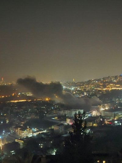 غارة إسرائيلية عنيفة تستهدف المبنى المهدَّد في العمروسية