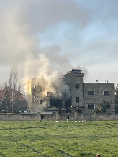 بالفيديو: غارة إسرائيلية تستهدف شقة سكنية في برالياس