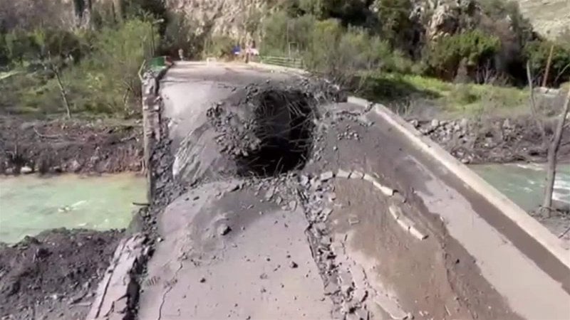 بعد استهداف جسر الزرارية… إسرائيل توجه رسالة مباشرة إلى لبنان