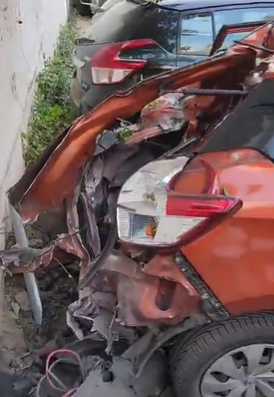 مشاهد توثّق سقوط جزء من صاروخ المناشير على سيارة في بيروت (فيديو)