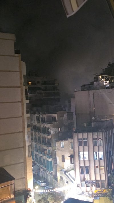 غارة في قلب العاصمة… إسرائيل تستهدف المبنى المهدَّد في زقاق البلاط (فيديو)