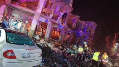 أطباء ومسعفون… 