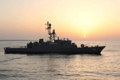 مقتل 104 عسكري... إيران تروي ما جرى للمدمرة 