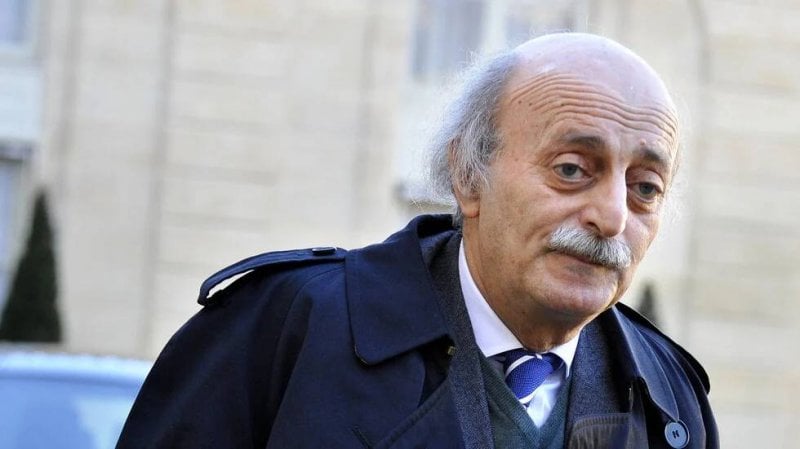 بالصور والرسائل الرمزية… جنبلاط يحذر من فوضى نفطية في الخليج