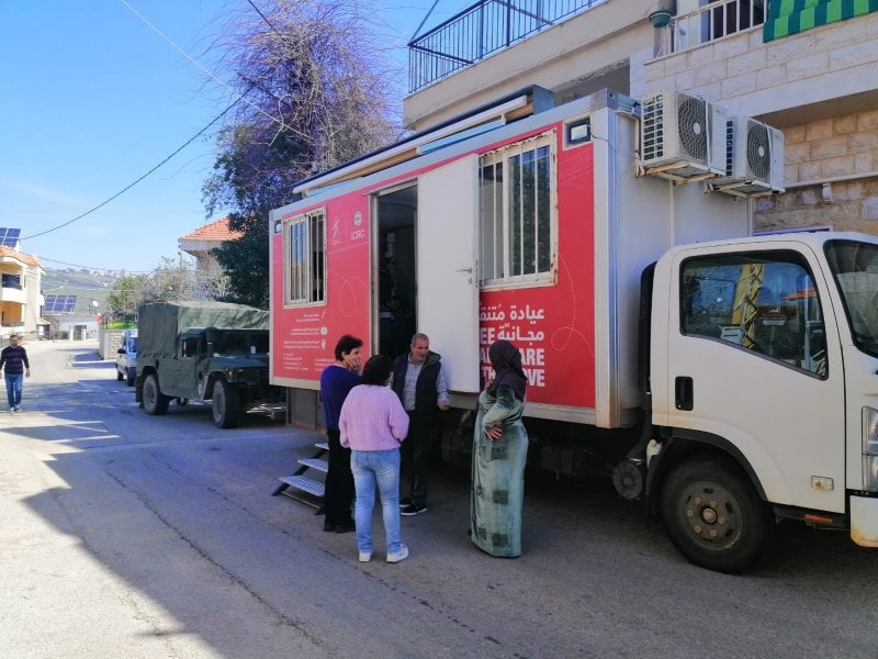 خدمات صحية رغم التصعيد… العيادة النقالة تواصل دعم الأهالي جنوباً