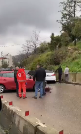 حوادث السير تتصاعد… تصادم بين عدد من السيارات يهزّ طريق مزرعة يشوع (فيديو)